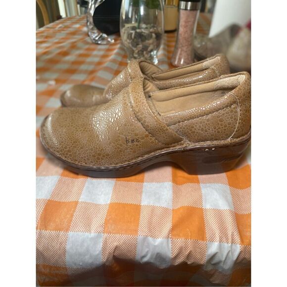 BOC Born Concept Womens Tan Pebbled Leather Round Toe Slip On Clogs Size 8M - Picture 12 of 14